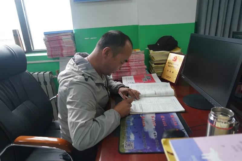 治多教師用堅守精神扎根基層,點亮教育的希望明燈