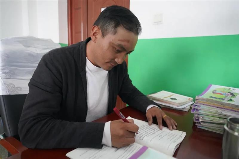 治多教師用堅守精神扎根基層,點亮教育的希望明燈