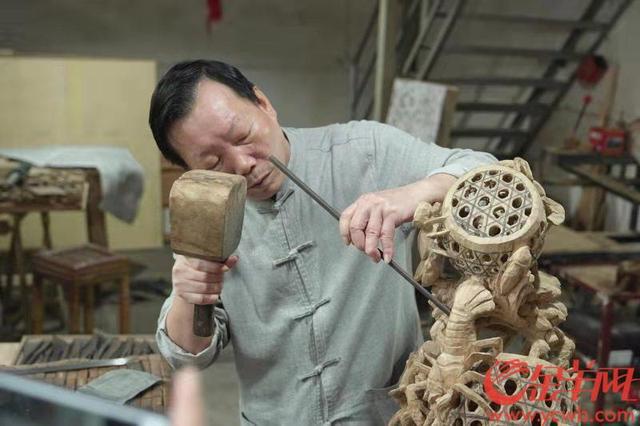 絲上繡世界 木里雕乾坤——非遺技藝煥發生機