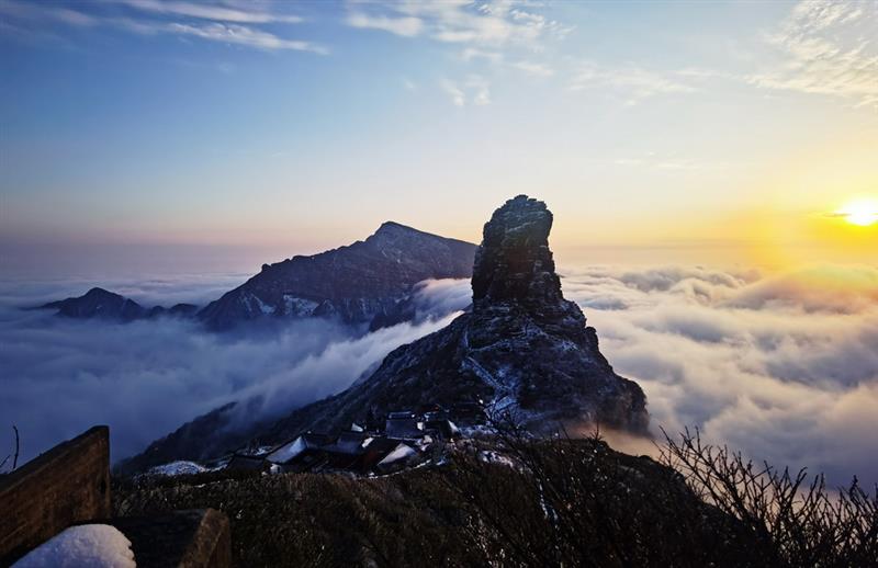  1月17日在貴州銅仁梵凈山拍攝的夕陽云海景觀。