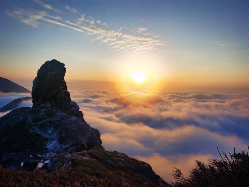  1月17日在貴州銅仁梵凈山拍攝的夕陽云海景觀。
