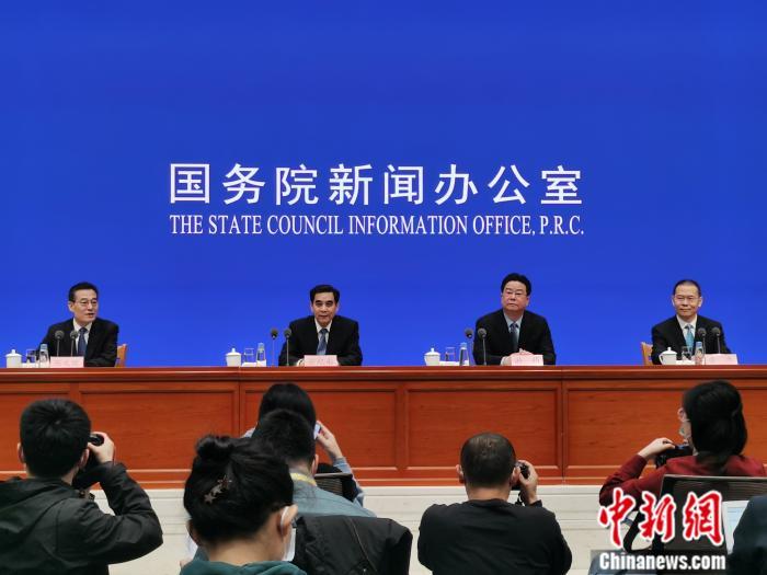 2月26日，國新辦就就業和社會保障有關情況舉行發布會。<a target='_blank' href='http://www.chinanews.com/' _fcksavedurl='http://www.chinanews.com/' _fcksavedurl='http://www.chinanews.com/' >中新網</a>記者 李金磊 攝