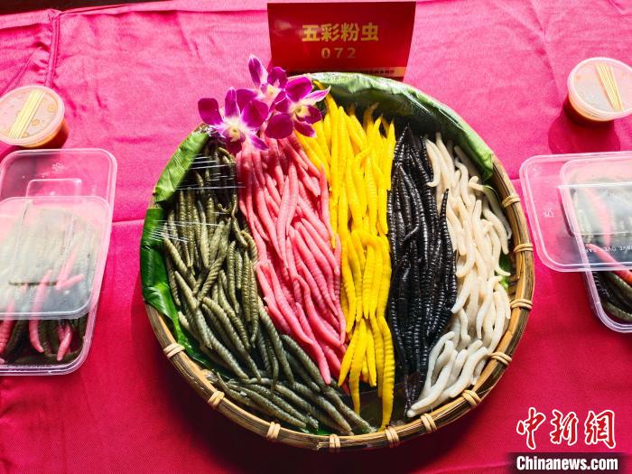 圖為廣西特色美食展示。　黃艷梅 攝