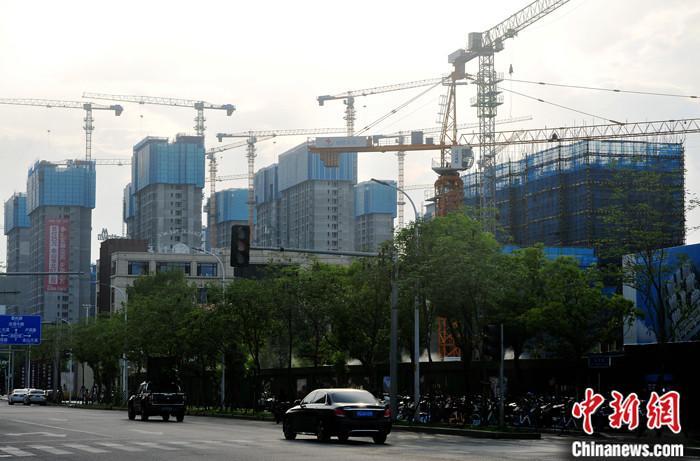 資料圖：福建福州，正在建設(shè)中的房地產(chǎn)樓盤。 <a target='_blank' href='http://www.chinanews.com/'>中新社</a>記者 張斌 攝