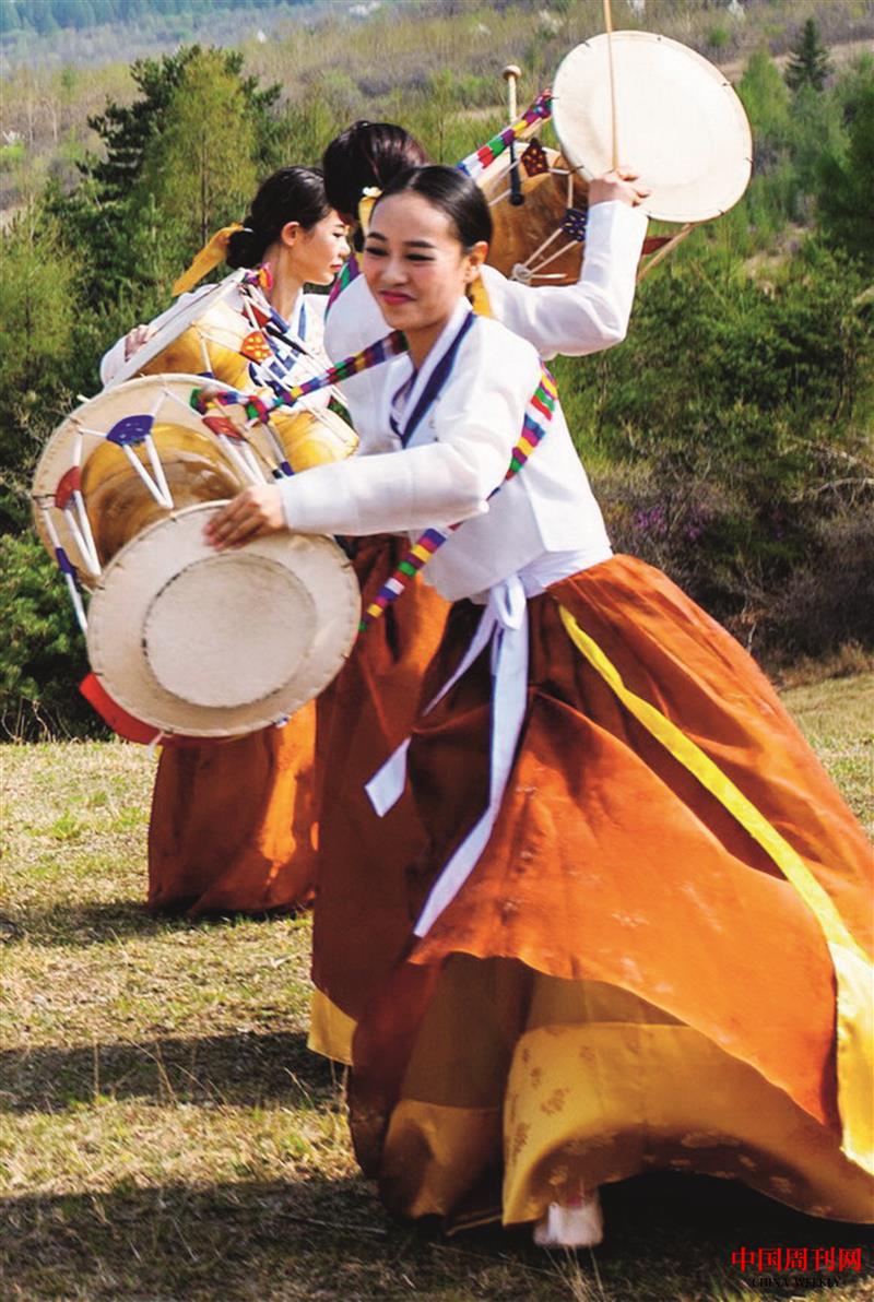 長(zhǎng)鼓舞跳起來(lái).jpg