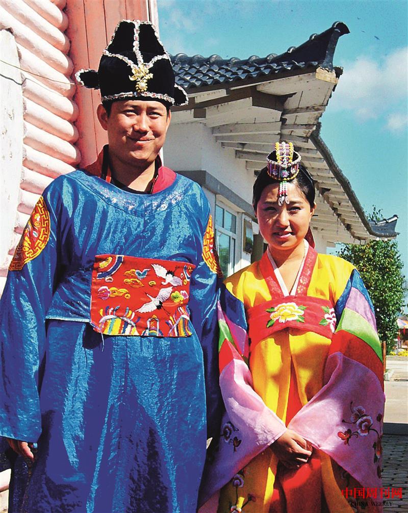 朝鮮族民族傳統(tǒng)服飾.jpg