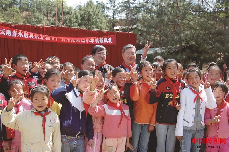 小松（中國）王子光董事長訪問云南小松希望小學.JPG