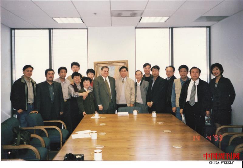 1999年，王士嶺在美國納斯達克學習二板市場運作（左三為王士嶺）.jpg
