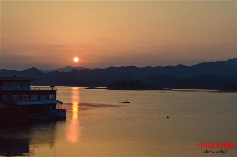 攝圖網_501051901_黃昏下的千島湖風景區（企業商用）.jpg