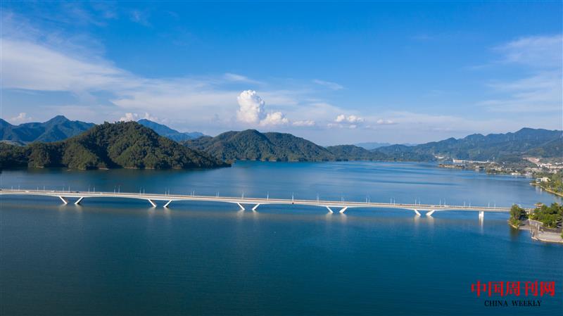 攝圖網_501792173_浙江杭州千島湖大橋風光（企業商用）.jpg