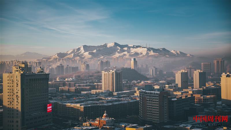 攝圖網_501601216_新疆烏魯木齊市清晨城市日出風景圖（企業商用）.jpg