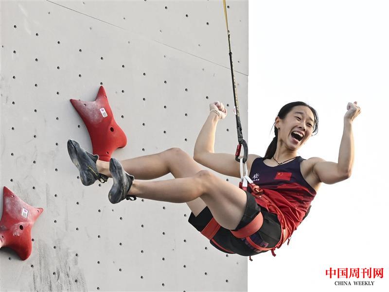 在女子攀巖速度賽決賽中，中國選手周婭菲以6秒54的成績奪得冠軍2.jpeg