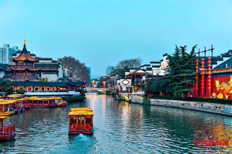 攝圖網_501592766_南京夫子廟秦淮河畔(企業商用).jpg